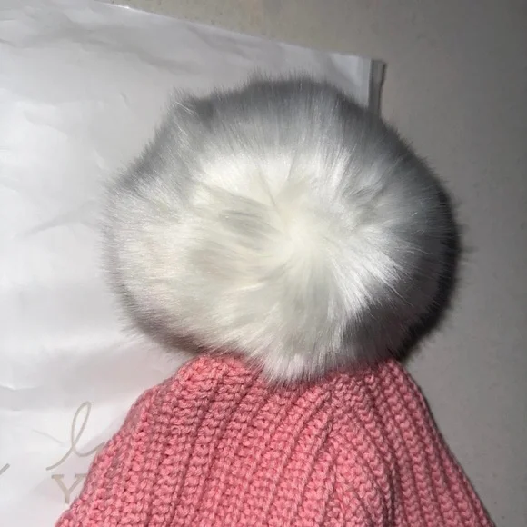 Love Your Melon Rare Pink Disney Minnie Mouse Holiday Pom Beanie Adult Women’s - Picture 4 of 7